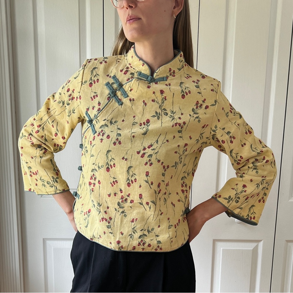 SENYU Classic Fashion Asian Top with Floral Pattern & Blue Accents